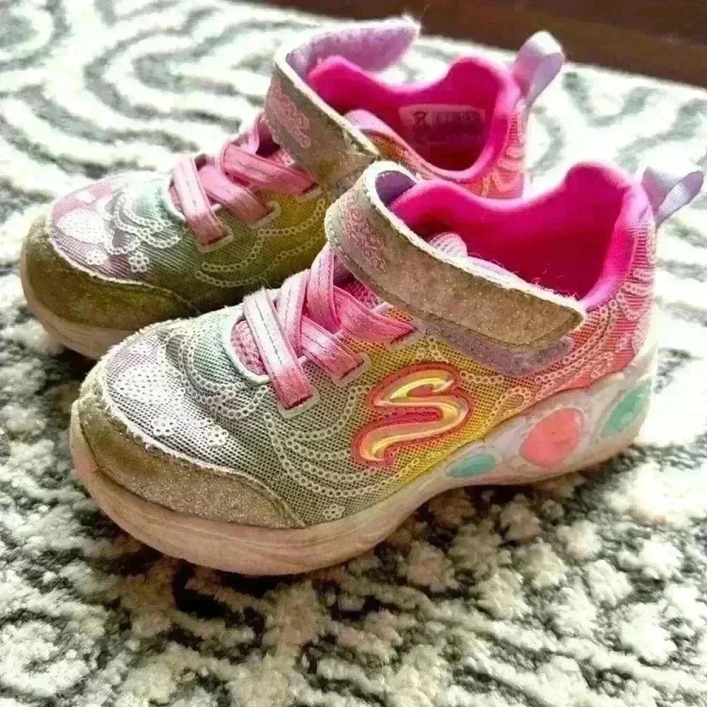 Skechers light up shoes size 8 toddler